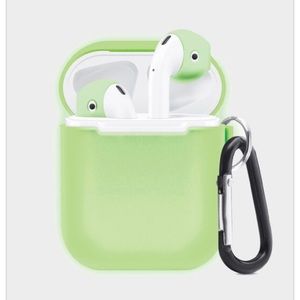 💚NWT Merkury Glow in the Dark Essentials Kit for Airpods